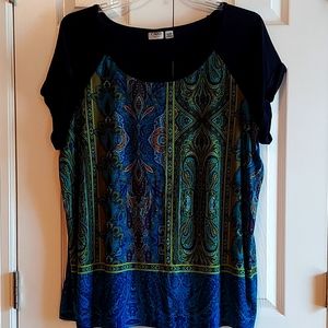 Short sleeve top with pattern front.  Size 22/24